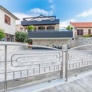 https://apartments-rada-biograd-na-moru.hotelinzadar.com